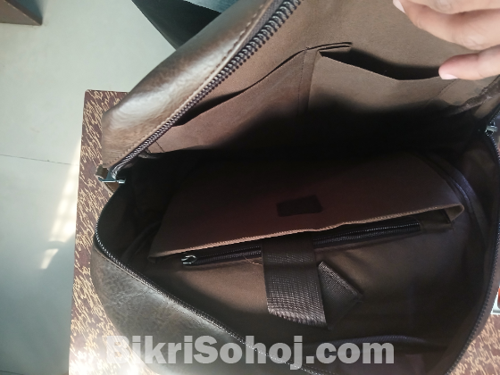 কাঁদে নেয়ার স্কুলব্যাগ অথবা ভ্রমণ ব্যাগ